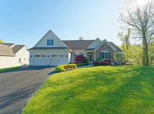 1 Gladstone Cir, Halfmoon, NY 12065