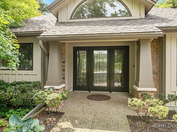 3rd image of 3365 Charlevoix Dr SE