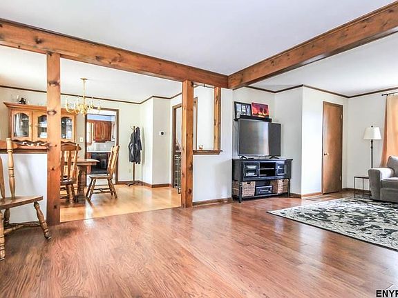 3rd image of 515 Lindsay Ave