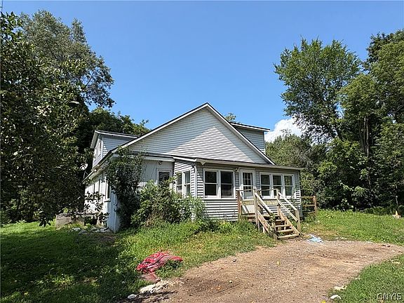 5th image of 8797 Whitelaw Rd