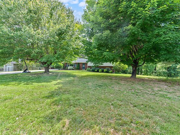 4th image of 1429 Gordon Hill Pike