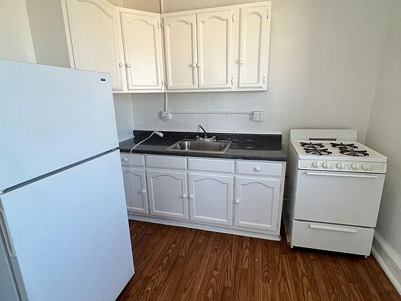 5th image of 3212 S Main St #23de5db01
