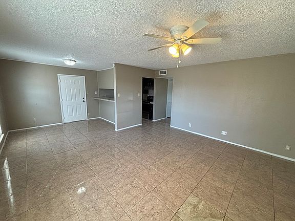 4th image of 4802 Country Club Dr Unit B