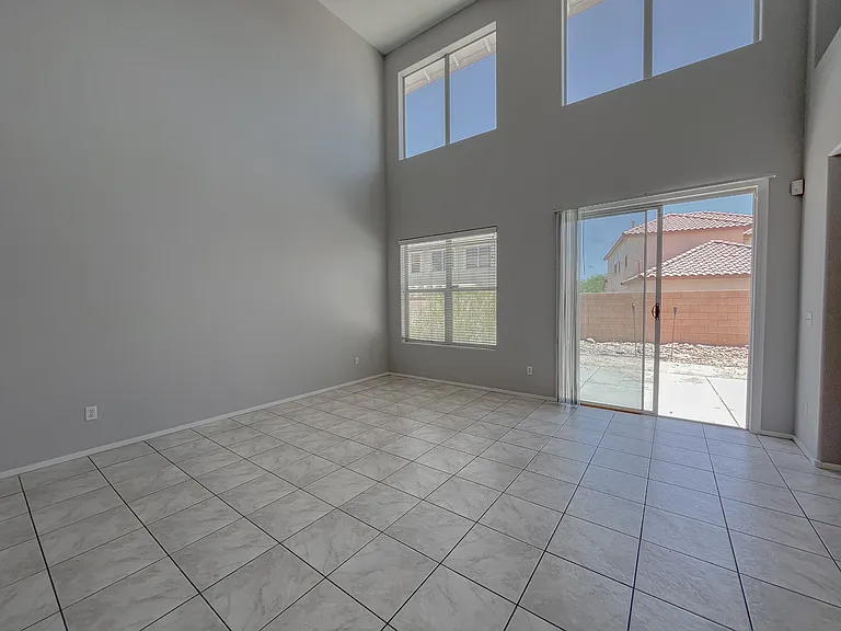 5646 Saint Elias St — Photo 31