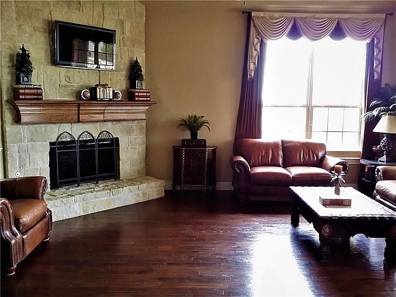 2nd image of 301 Enid Dr