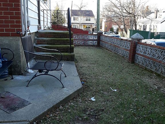 5th image of 300 Bidwell Ave