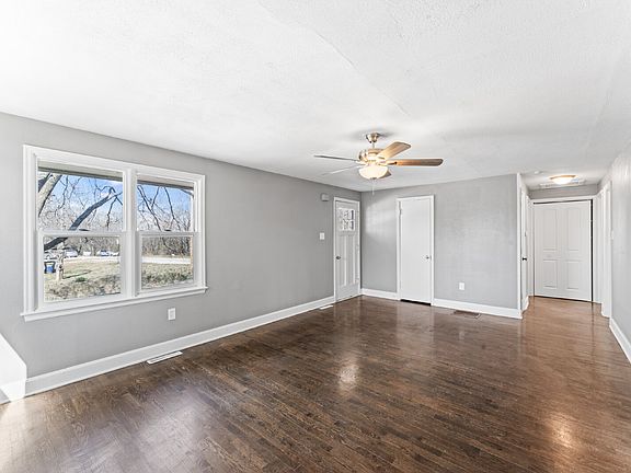 5th image of 33085 W 82nd St