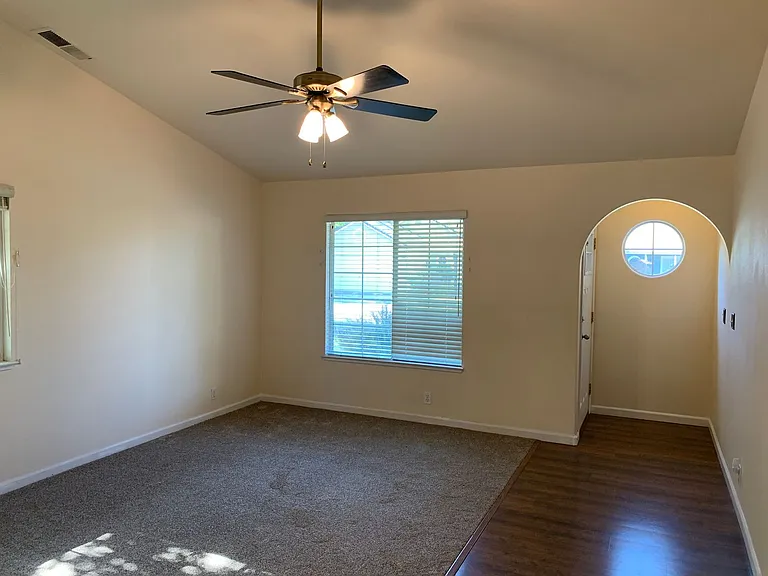 2088 Marilyn Dr — Photo 4