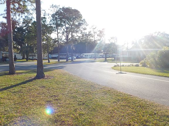 5th image of 300 Hawthorne Blvd