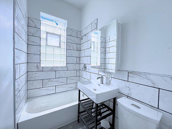 4th image of 1738 N Whipple St #2