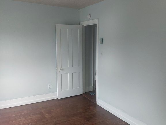 4th image of 202 S Royal Ave #2