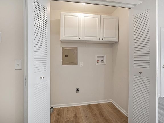 5th image of 8831 Glenwood St APT 18
