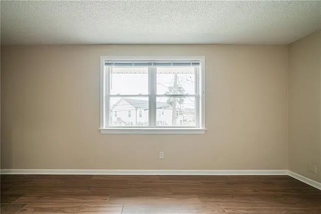 1621 Caton Ct — Photo 6
