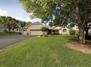 900 Vineland Ct, Chanhassen, MN 55317