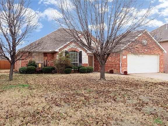 2nd image of 935 Park Forest Dr