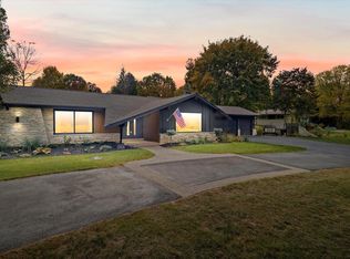 N63W15751 Claremore Cir, Menomonee Falls, WI 53051