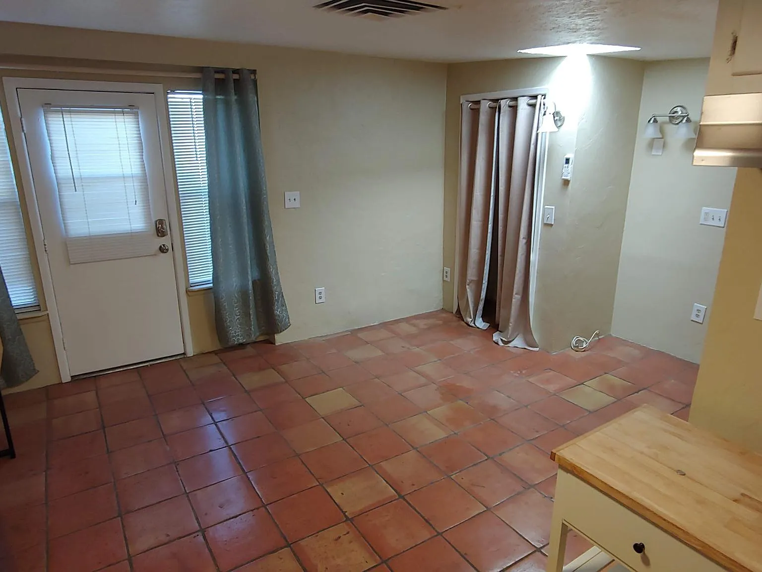 Studio, 355 sqft, $949 — Photo 2