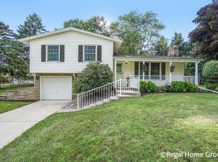 3429 Peach Ridge Ave NW, Grand Rapids, MI 49544