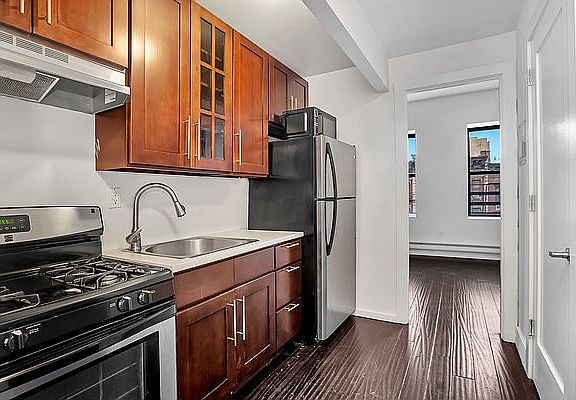 4th image of 642 10th Ave APT 3S