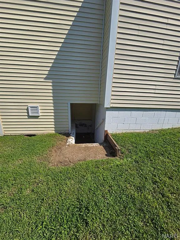 3 bed, 1.0 bath, 970 sqft, $1,300 — Photo 3