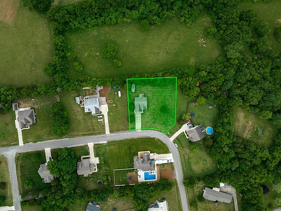 3rd image of 824 W Sagefield Dr