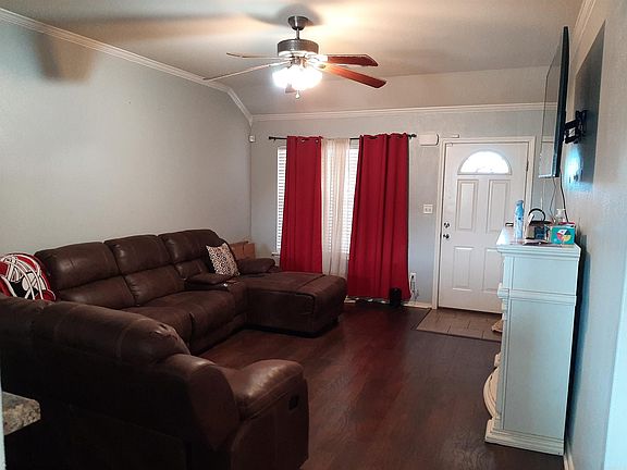 2nd image of 916 Yarrow Dr