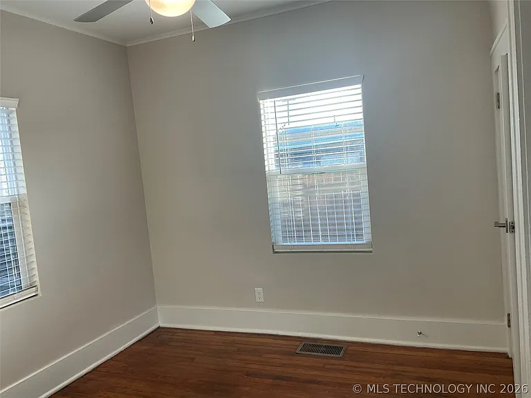 1351 E 6th St — Photo 9
