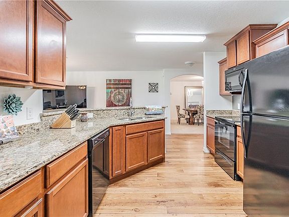 5th image of 1001 Woodlark Dr