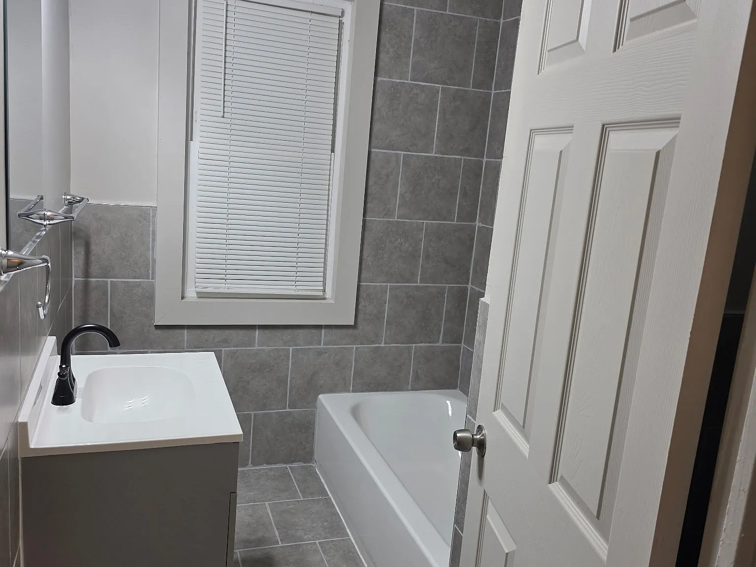 2 bed, 1100 sqft, $1,350 — Photo 3