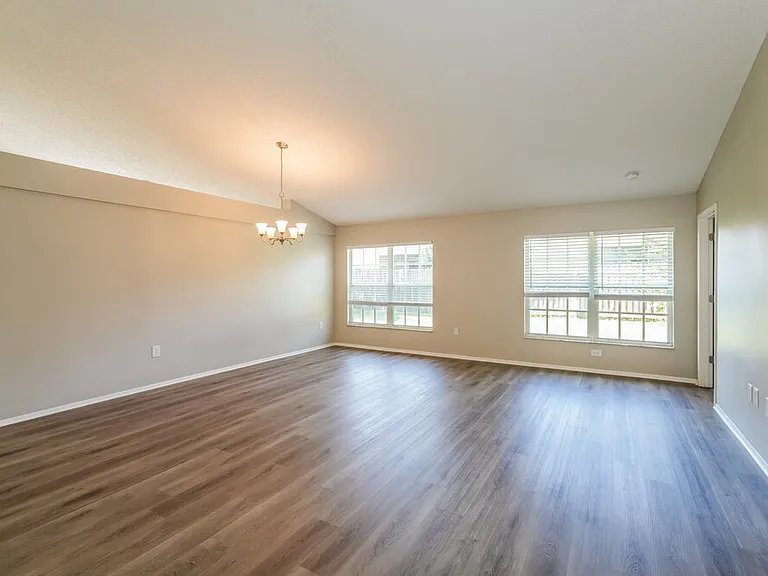 1434 Lakehurst Way — Photo 3