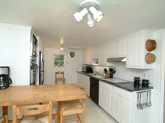 Eat-in Kitchen
