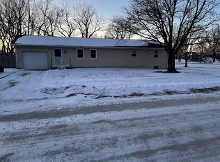 307 N Pleasant St, Delta, IA 52550