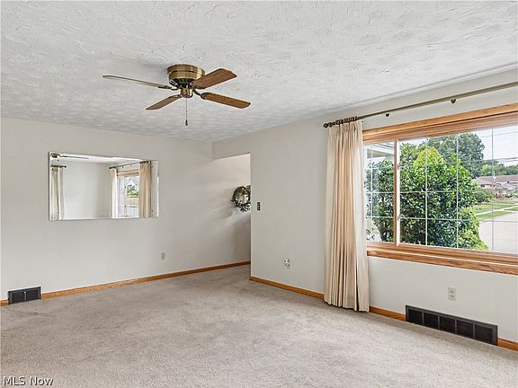 5th image of 186 E Woodsdale Ave