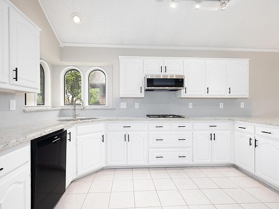 5th image of 124 Highland Meadow Cir