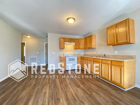 4th image of 1104 Chandler Ave