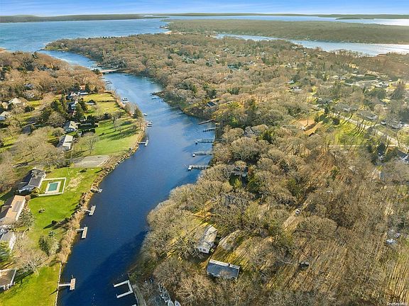 4th image of 633 Pine Neck Road