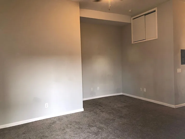 209 E Washington St #F — Photo 3