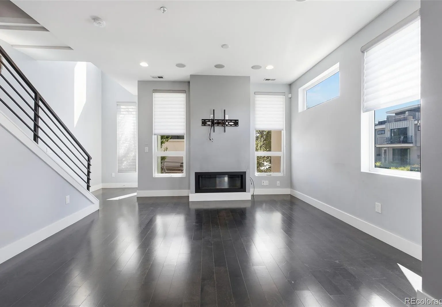 3 bed, 3.5 bath, 2350 sqft, $4,595 — Photo 3
