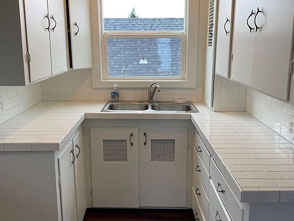 5th image of 4916 1/2 Erskine Way SW