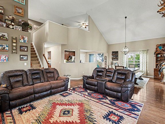 5th image of 3267 Center Ridge Rd