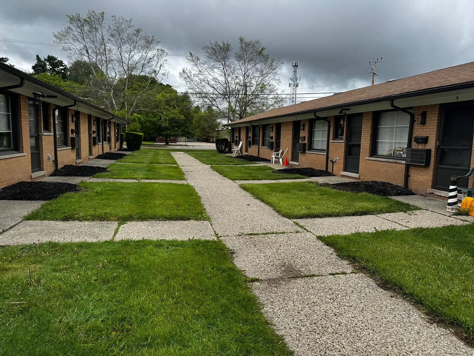 London Falls, Llc - Mt Clemens - Apartments — Photo 1