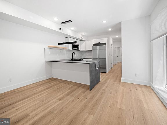 4th image of 3216 W Diamond St #1