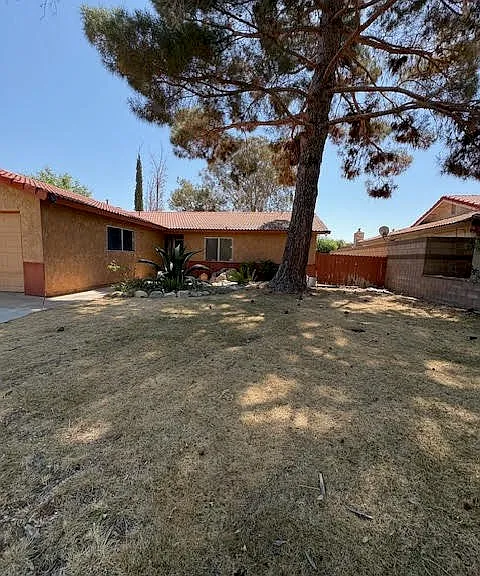 43702 Rembrandt St — Photo 2