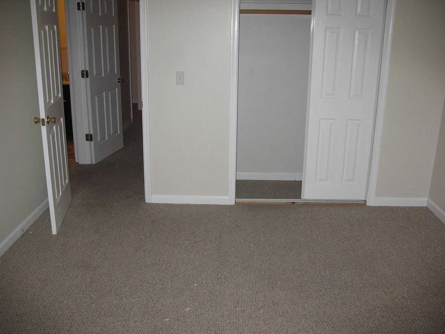 411 Rosecroft Ter — Photo 4