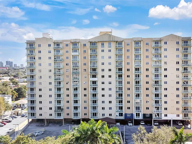 3500 Coral Way #Penthouse 10 — Photo 30