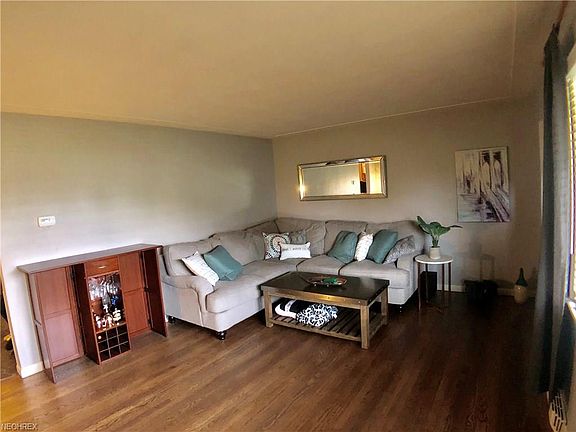 3rd image of 1043 W 38th St