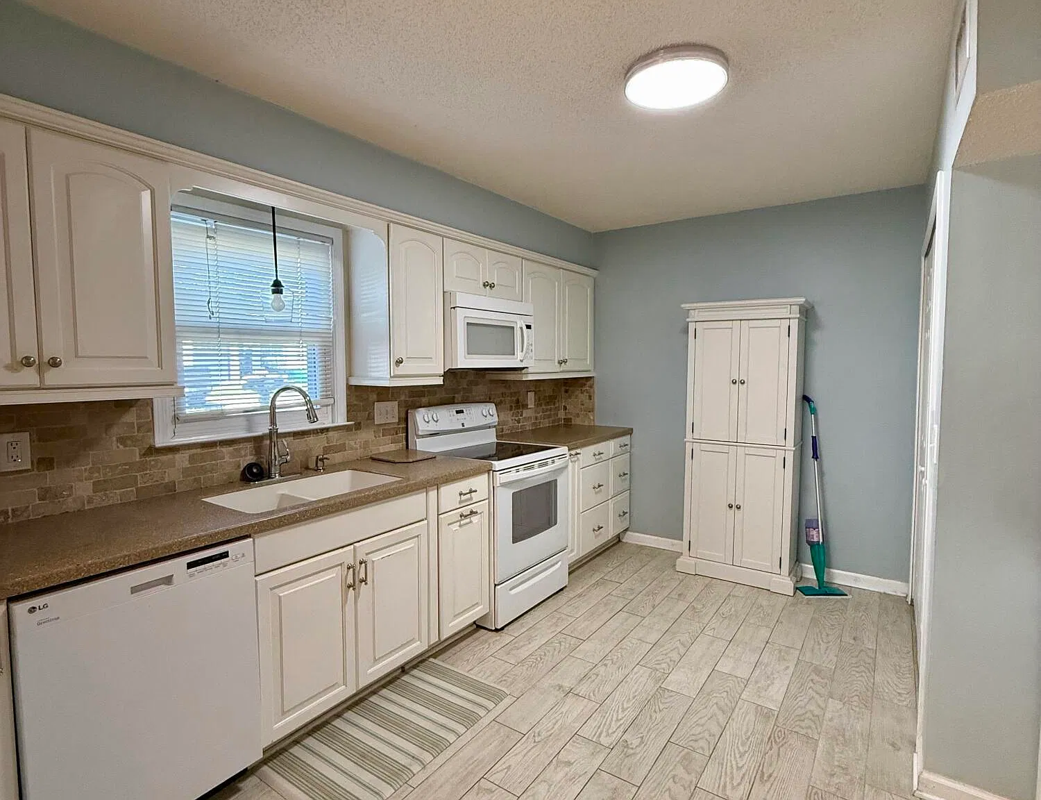 2 bed, 1.5 bath, 955 sqft, $2,450 — Photo 4