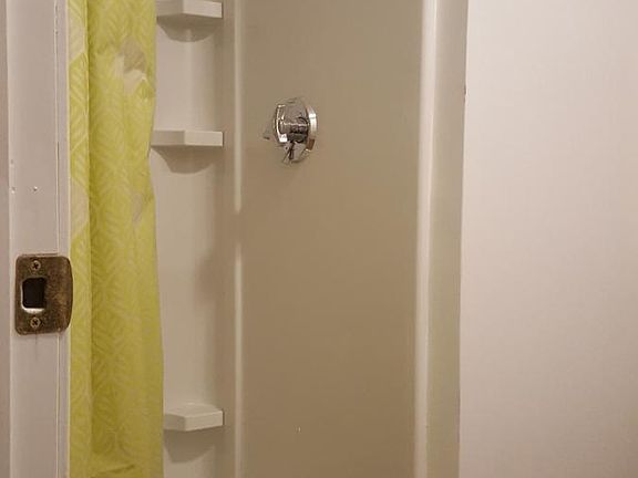 Full size Bath room