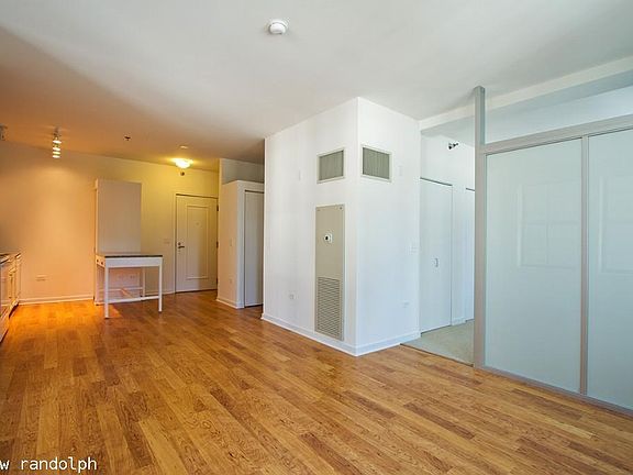 5th image of 190 W Randolph St APT 1516
