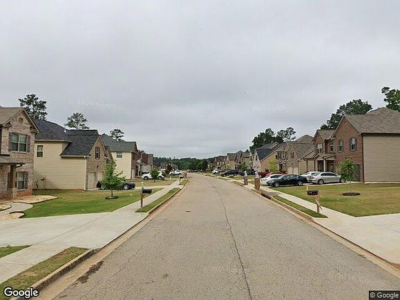 Exterior Neighborhood (street photo)